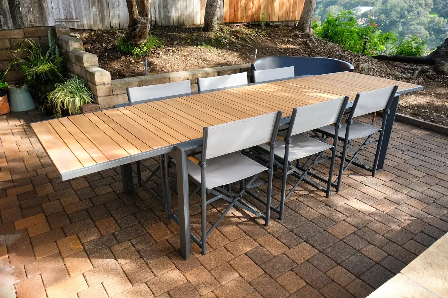 Choosing Patio Furniture for a Restaurant's Opening-Night Party